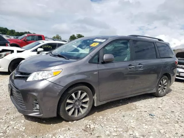 2018 Toyota Sienna XLE