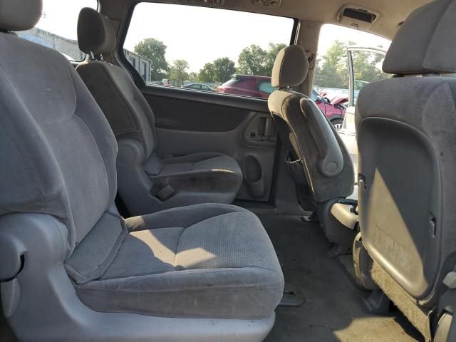 2004 Toyota Sienna CE