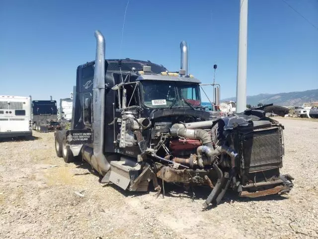 2005 Kenworth Construction W900