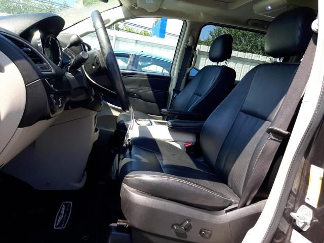 2016 Chrysler Town & Country Touring L