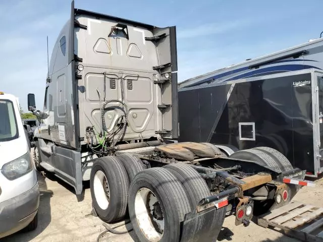 2013 Freightliner Cascadia 125