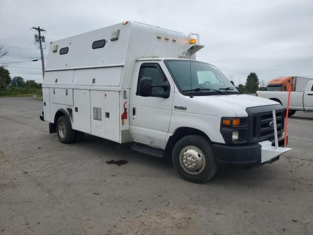 2010 Ford Econoline E450 Super Duty Cutaway Van