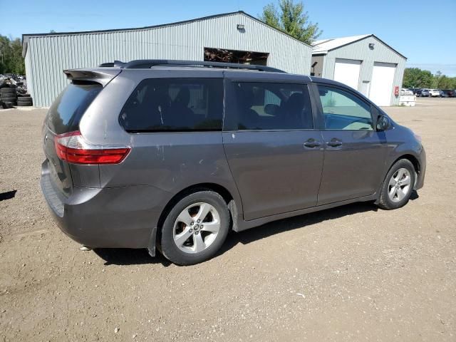 2018 Toyota Sienna LE