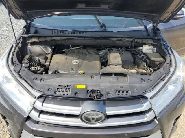 2017 Toyota Highlander SE