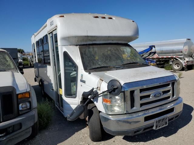 2008 Ford Econoline E450 Super Duty Cutaway Van