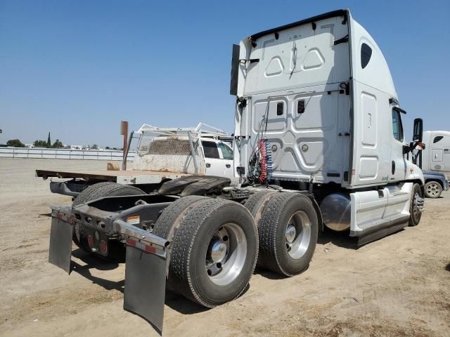 2012 Freightliner Cascadia 125