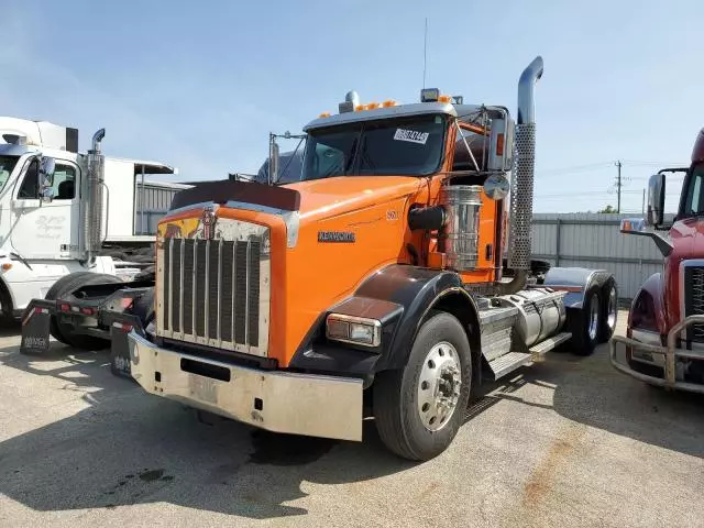 2012 Kenworth Construction T800