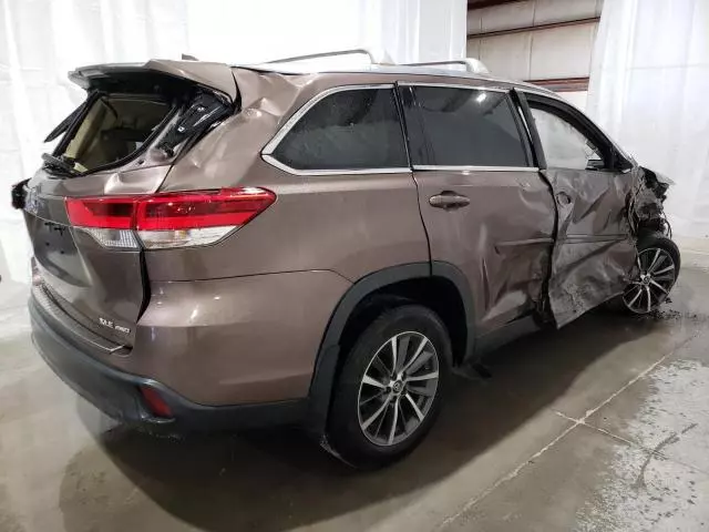 2019 Toyota Highlander SE