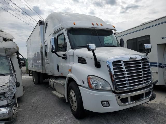 2015 Freightliner Cascadia 113