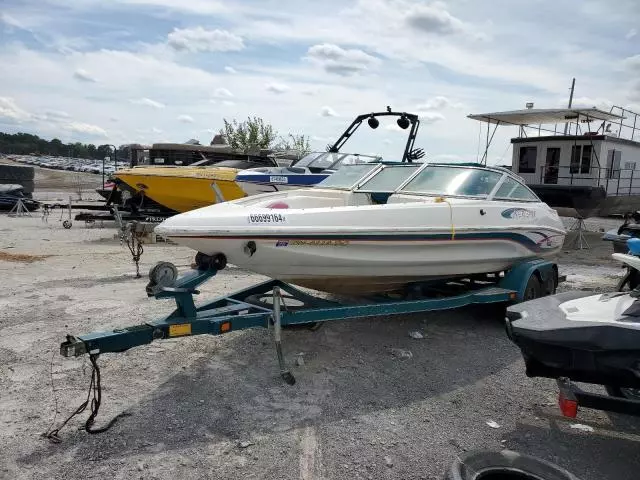 2001 Caravelle Boat