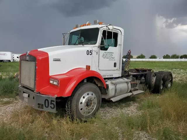 2005 Kenworth Construction T800