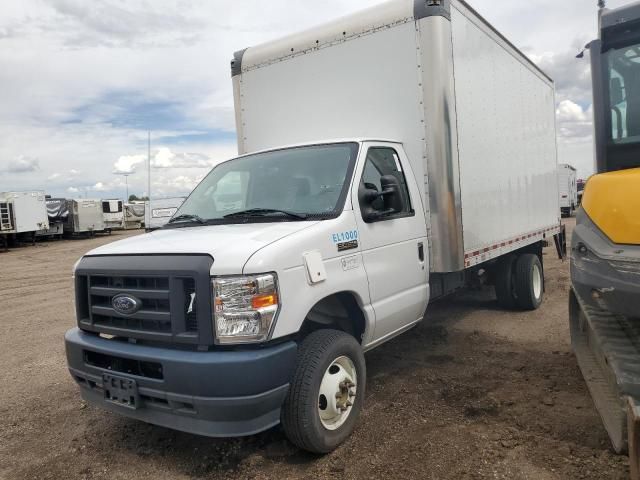 2021 Ford Econoline E450 Super Duty Cutaway Van