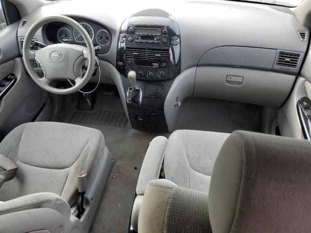 2004 Toyota Sienna CE