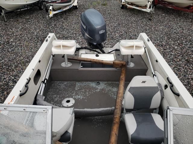 2004 Crestliner Boat TRL