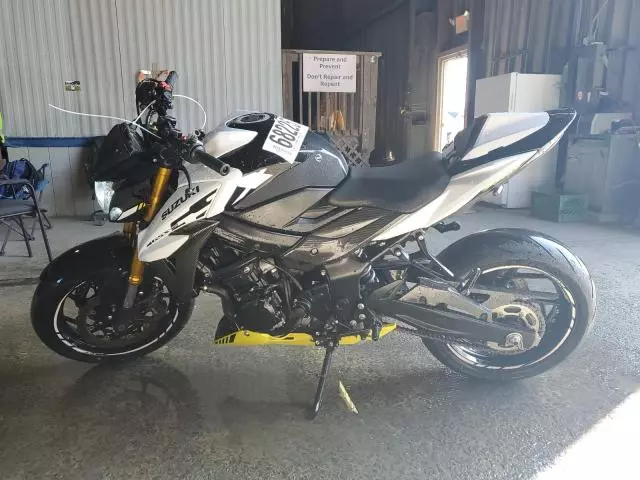 2021 Suzuki GSX-S750 M