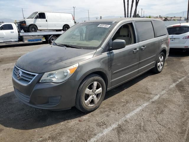 2010 Volkswagen Routan SE