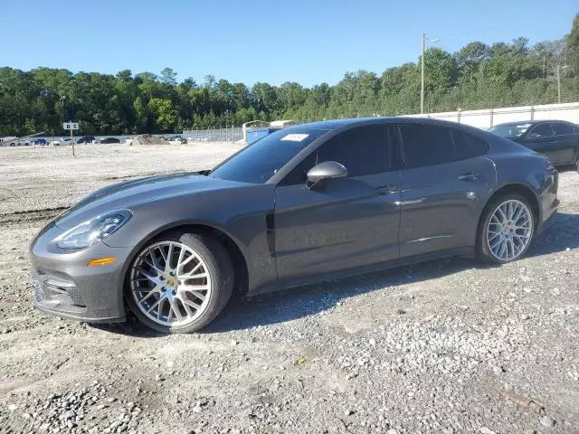 2018 Porsche Panamera 4