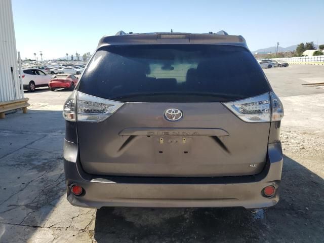 2020 Toyota Sienna SE