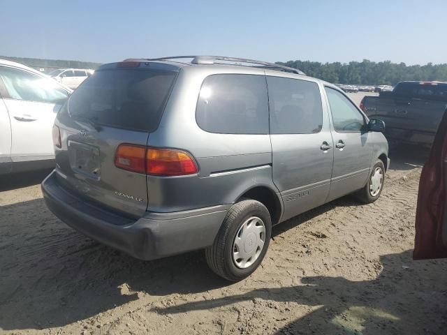 2000 Toyota Sienna LE