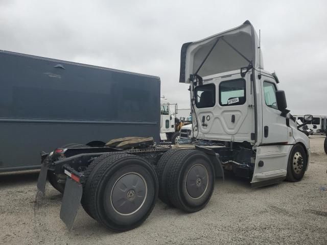 2020 Freightliner Cascadia 126