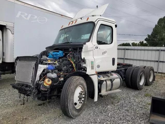 2023 Freightliner Cascadia 126