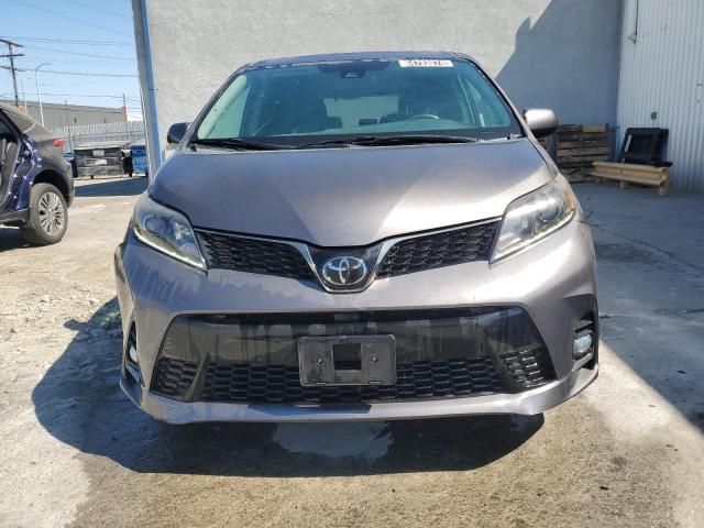 2020 Toyota Sienna SE