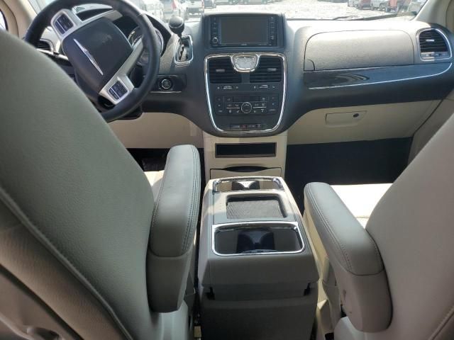 2016 Chrysler Town & Country Touring L