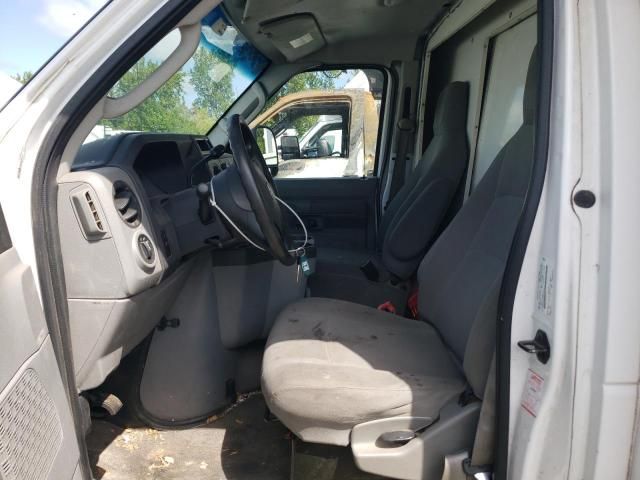 2012 Ford Econoline E350 Super Duty Cutaway Van