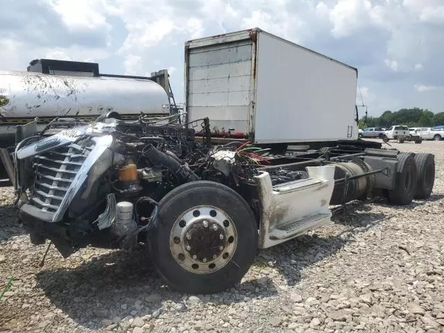 2016 Freightliner Cascadia 125