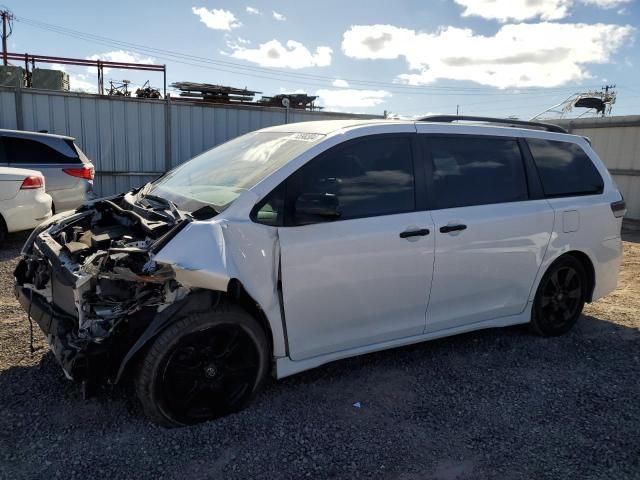 2020 Toyota Sienna SE