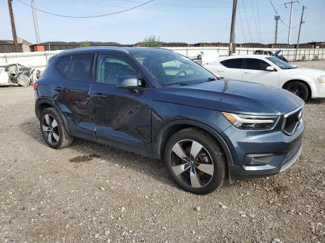 2021 Volvo XC40 T5 Momentum