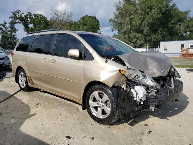 2013 Toyota Sienna LE