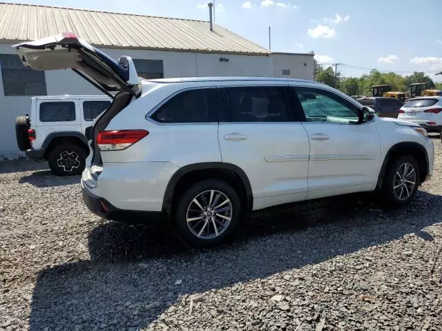 2017 Toyota Highlander SE