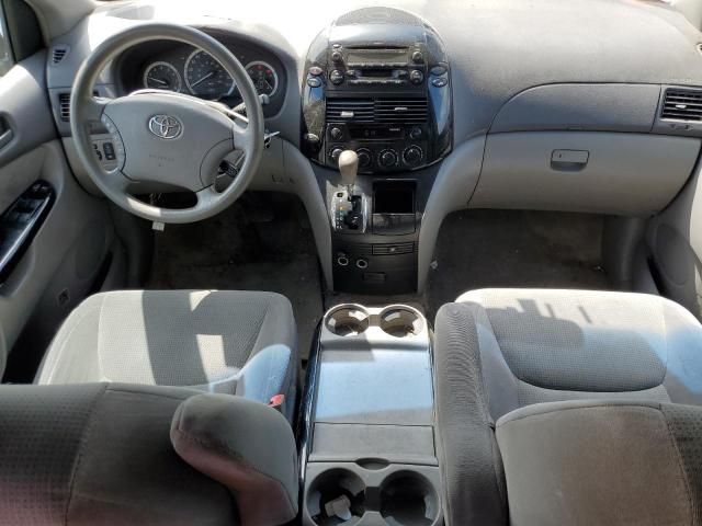 2004 Toyota Sienna LE