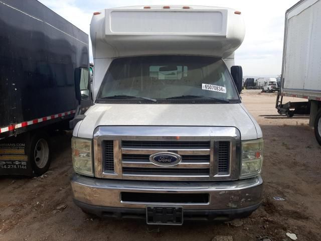 2009 Ford Econoline E450 Super Duty Cutaway Van