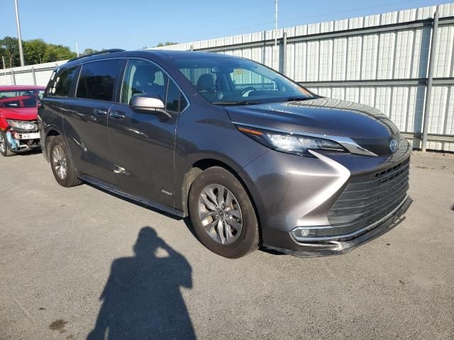 2021 Toyota Sienna XLE