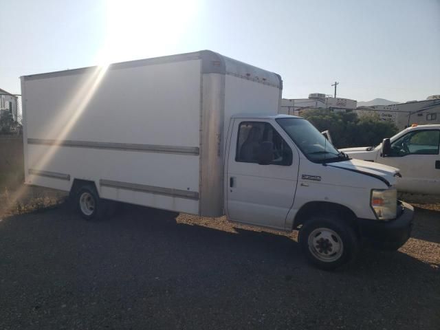 2010 Ford Econoline E350 Super Duty Cutaway Van