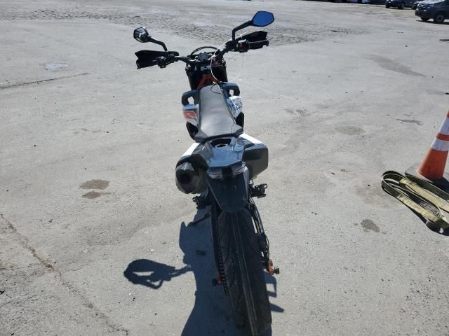 2019 KTM 690 SMC R