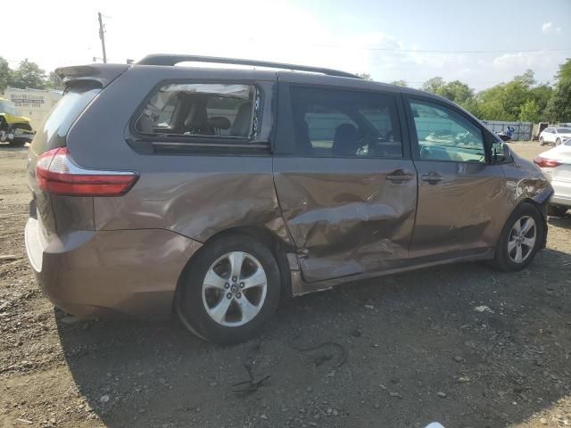 2018 Toyota Sienna LE