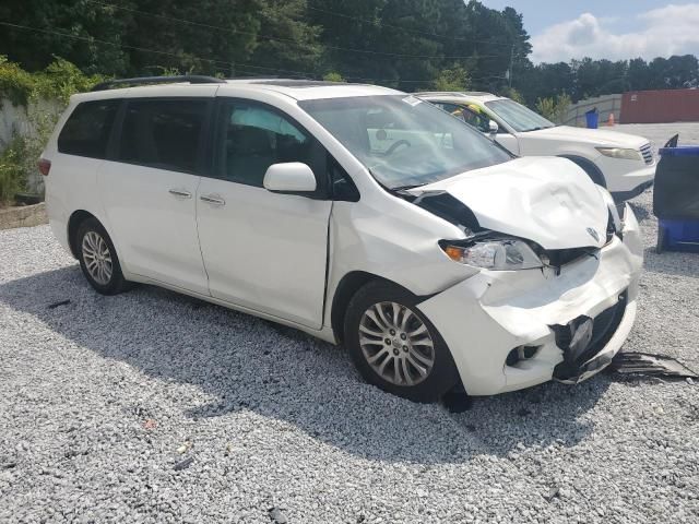 2017 Toyota Sienna XLE