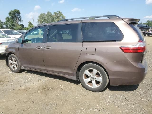 2018 Toyota Sienna LE