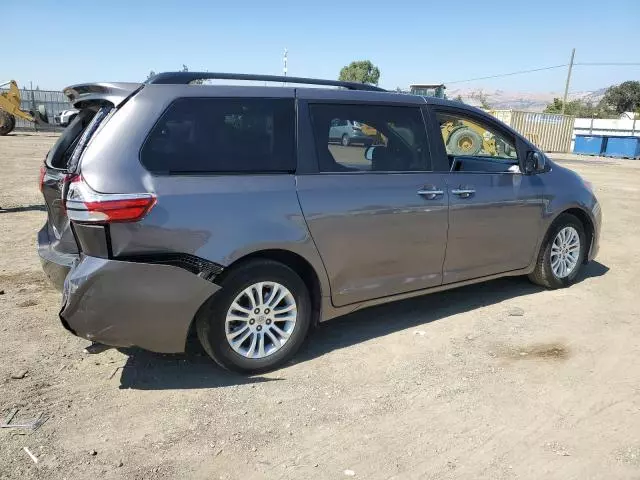 2016 Toyota Sienna XLE