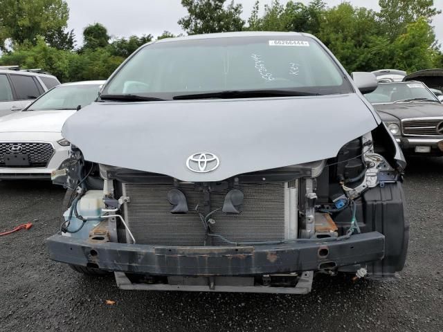 2013 Toyota Sienna LE