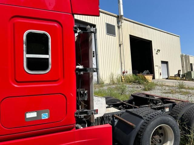 2014 Freightliner Cascadia 125