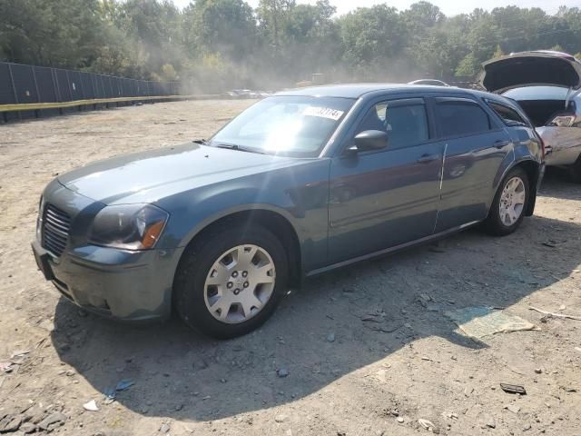 2005 Dodge Magnum SE