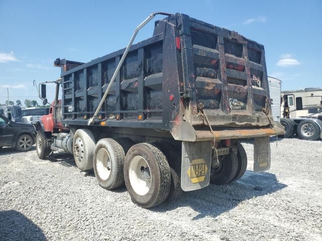 2005 Mack 700 CV700