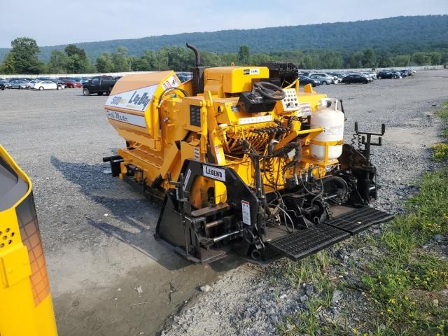 2005 Leeb 2005 Caterpillar                 Paver