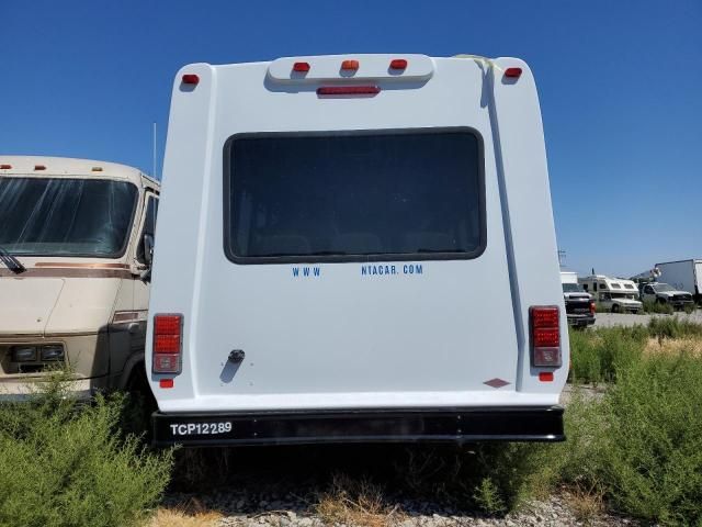 2011 Ford Econoline E450 Super Duty Cutaway Van