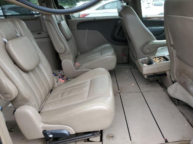 2011 Chrysler Town & Country Touring L