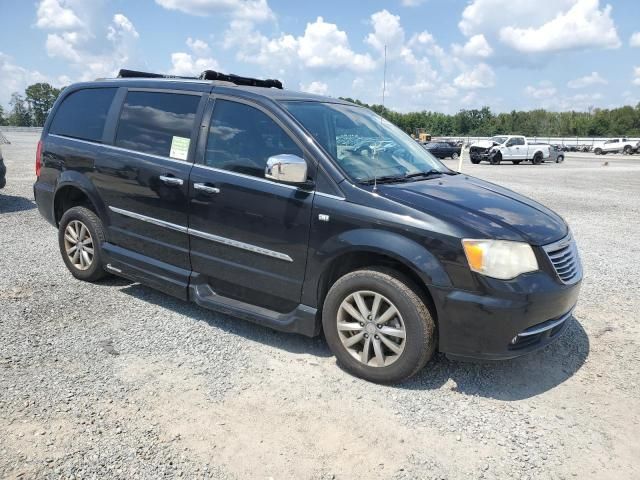 2014 Chrysler Town & Country Touring L